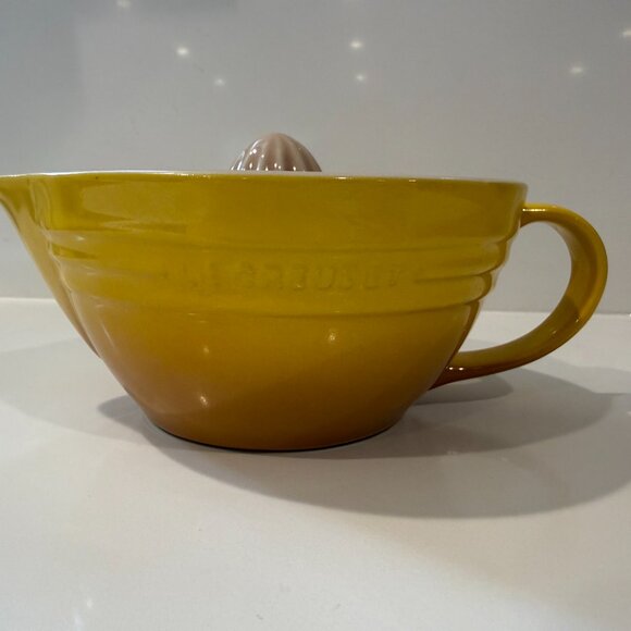 *Rare Color* Yellow/Dijon Citrus Juicer | Le Creuset - Picture 3 of 5